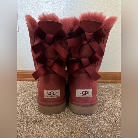 UGG Bailey Bow Red Boots - Picture 2 of 2